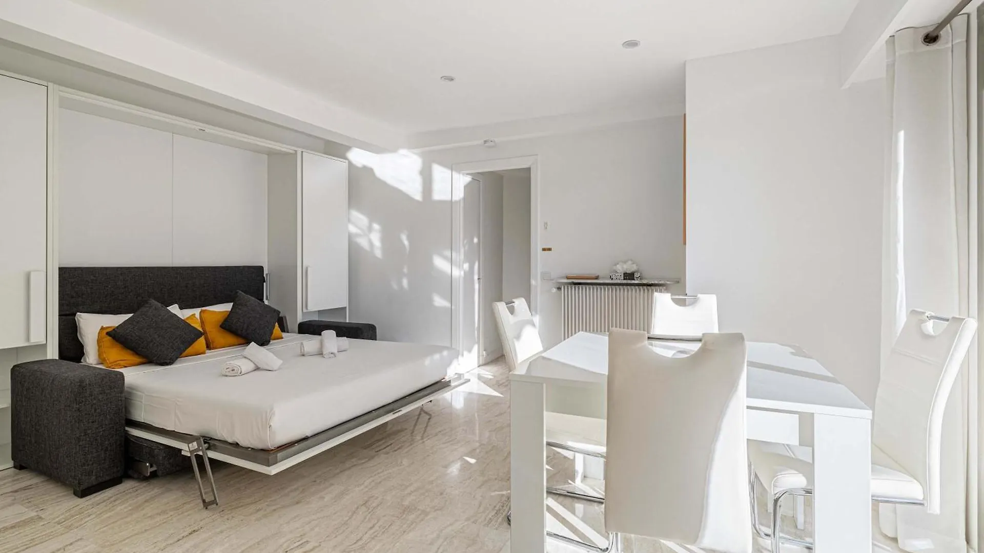 Le Louis Blanc Avec Balcon En Plein Centre-Ville 0*, Cannes