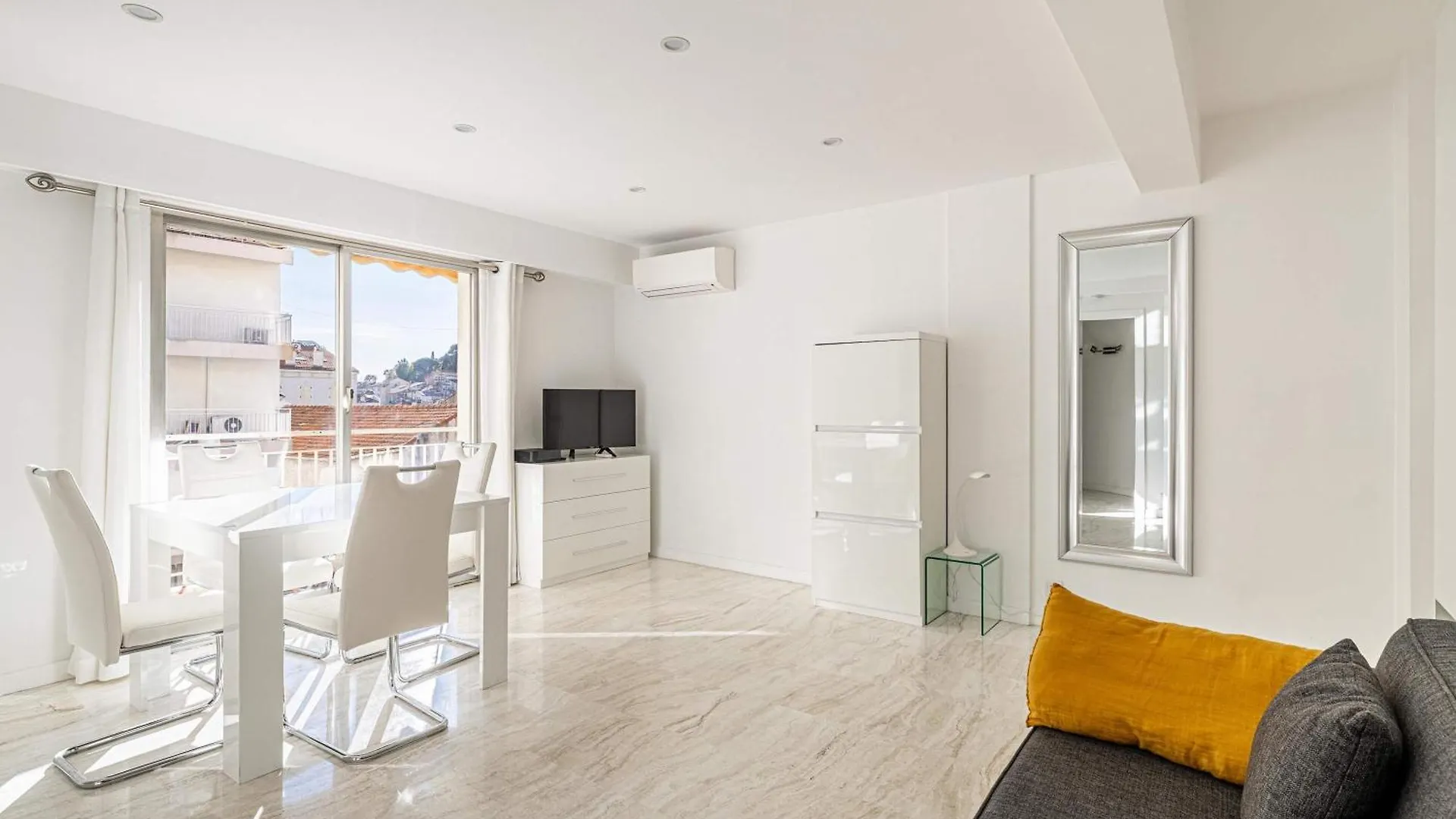 Apartment Le Louis Blanc Avec Balcon En Plein Centre-Ville France